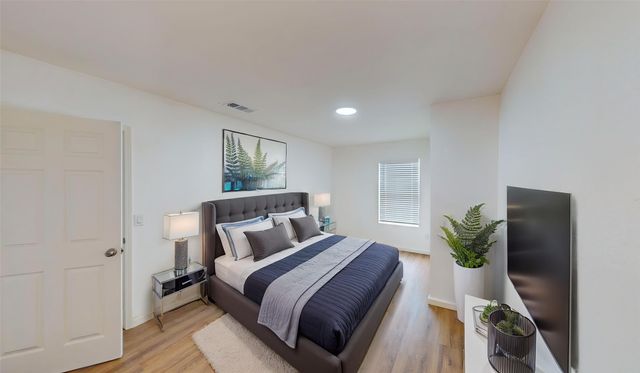 1404 E Polk Street, Paris, TX 75460