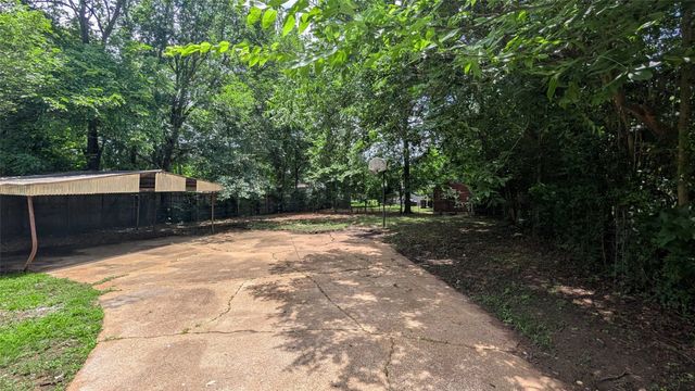 1404 E Polk Street, Paris, TX 75460
