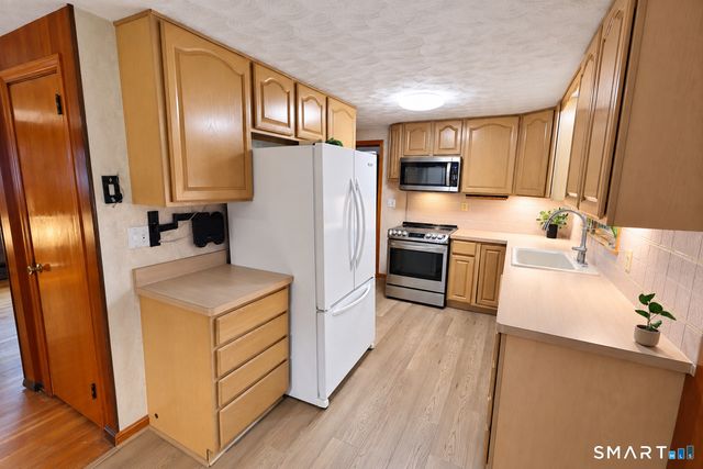 3 Sun Street, Enfield, CT 06082