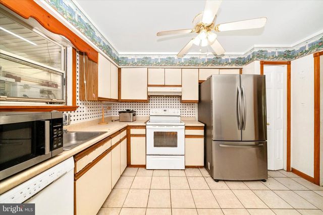 17 TAOS CIR, Baltimore, MD 21220