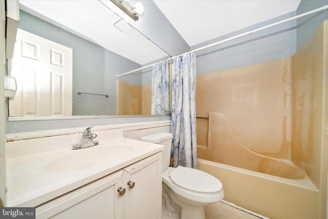 17 TAOS CIR, Baltimore, MD 21220