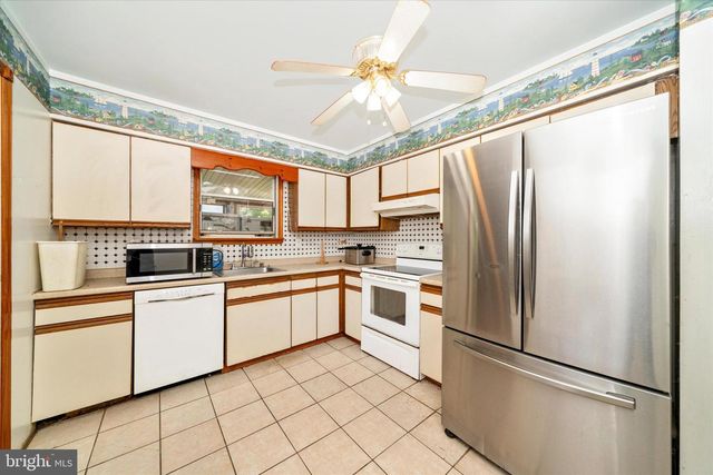 17 TAOS CIR, Baltimore, MD 21220