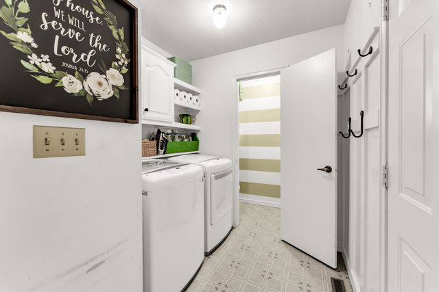 2341 S Laurel Avenue, Springfield, MO 65807