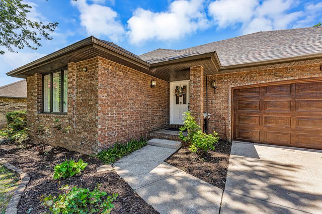 2341 S Laurel Avenue, Springfield, MO 65807