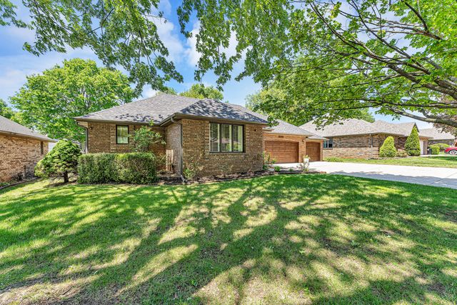 2341 S Laurel Avenue, Springfield, MO 65807