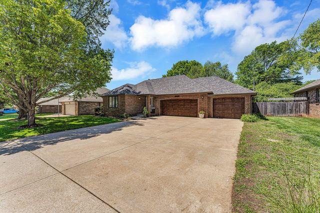 2341 S Laurel Avenue, Springfield, MO 65807