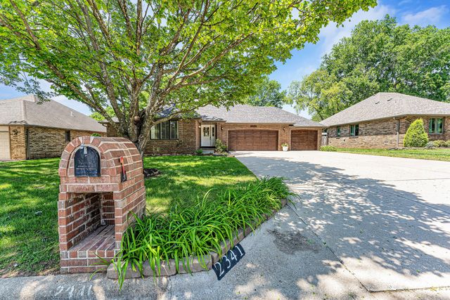 2341 S Laurel Avenue, Springfield, MO 65807