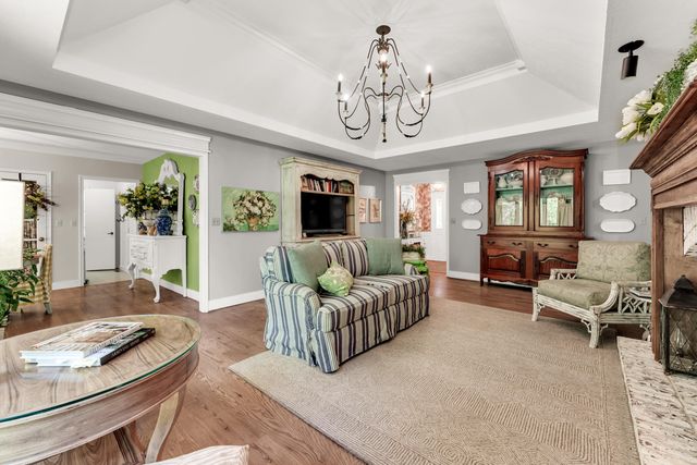2341 S Laurel Avenue, Springfield, MO 65807