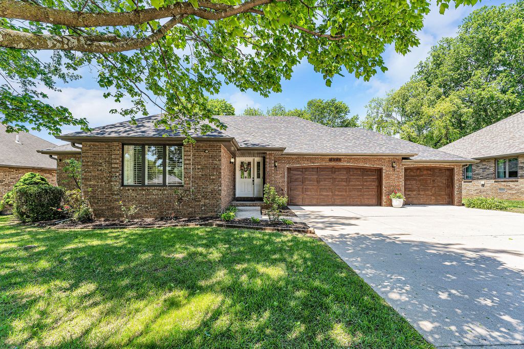 2341 S Laurel Avenue, Springfield, MO 65807