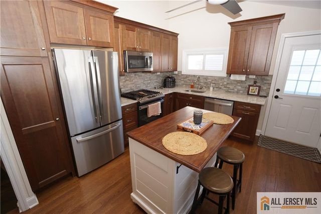 99 Cameo Place, Colonia, NJ 07067