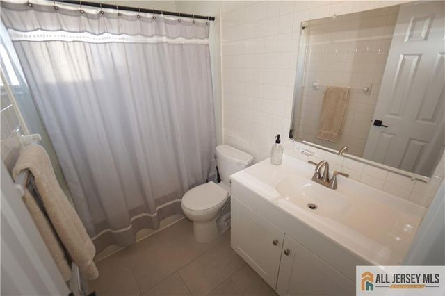 99 Cameo Place, Colonia, NJ 07067