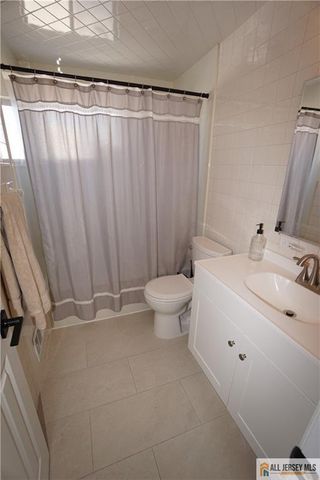 99 Cameo Place, Colonia, NJ 07067