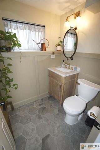 99 Cameo Place, Colonia, NJ 07067