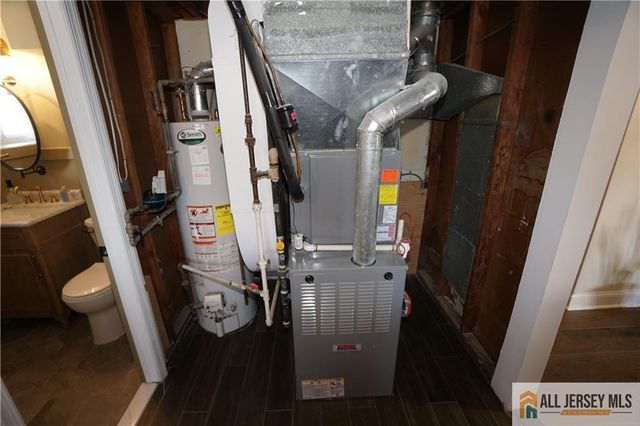 99 Cameo Place, Colonia, NJ 07067