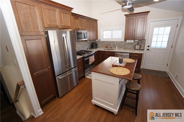 99 Cameo Place, Colonia, NJ 07067