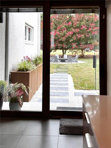 102 Holly CRES, Virginia Beach, VA 23451