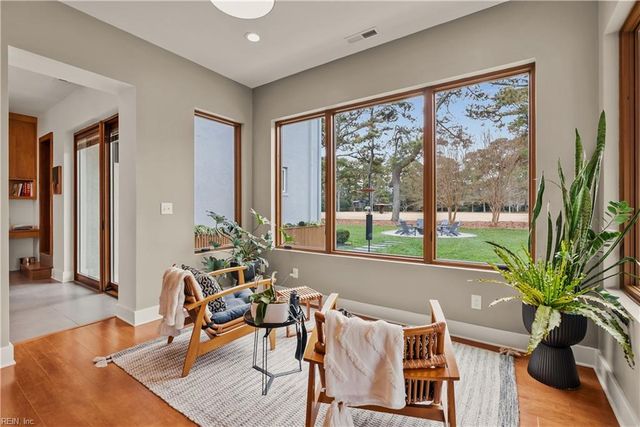 102 Holly CRES, Virginia Beach, VA 23451