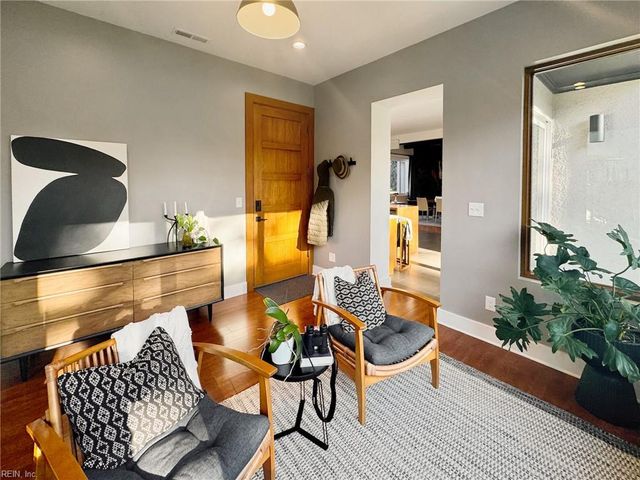 102 Holly CRES, Virginia Beach, VA 23451