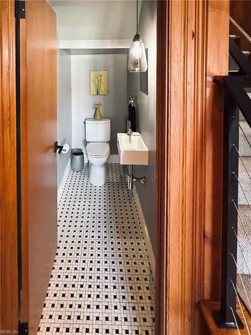 102 Holly CRES, Virginia Beach, VA 23451