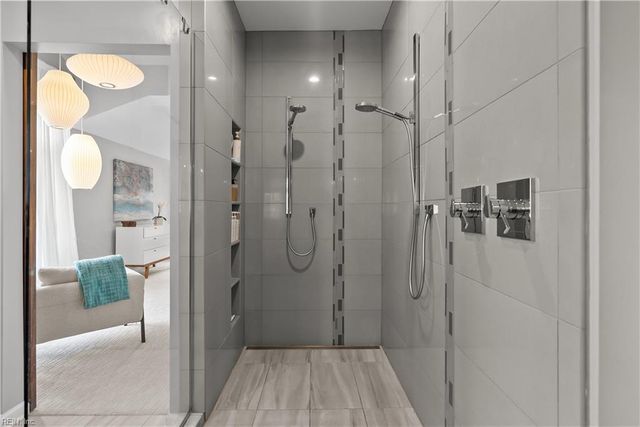 102 Holly CRES, Virginia Beach, VA 23451