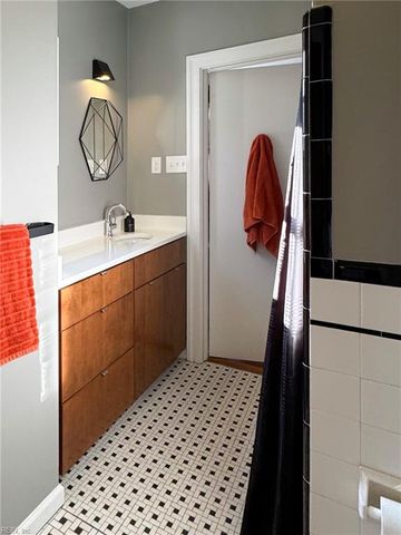 102 Holly CRES, Virginia Beach, VA 23451