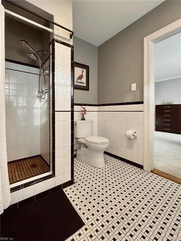 102 Holly CRES, Virginia Beach, VA 23451