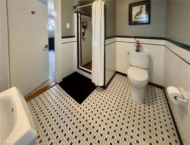 102 Holly CRES, Virginia Beach, VA 23451