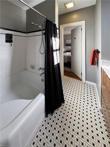 102 Holly CRES, Virginia Beach, VA 23451