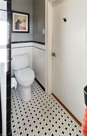 102 Holly CRES, Virginia Beach, VA 23451