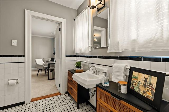 102 Holly CRES, Virginia Beach, VA 23451