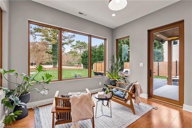 102 Holly CRES, Virginia Beach, VA 23451