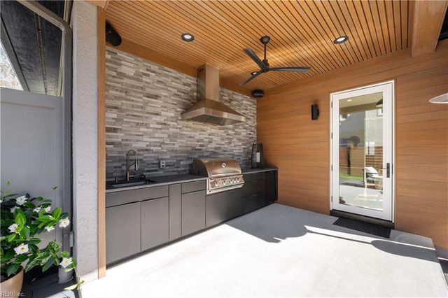 102 Holly CRES, Virginia Beach, VA 23451