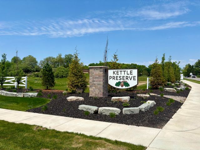 8321 Kettle Oak Drive Se, Caledonia Twp, MI 49302