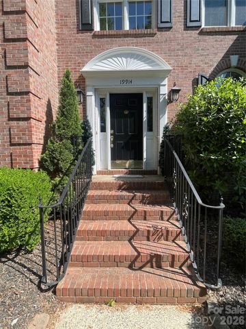 19914 Scanmar Lane, Cornelius, NC 28031