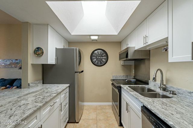 1393 W Desert Hills Drive, Green Valley, AZ 85622