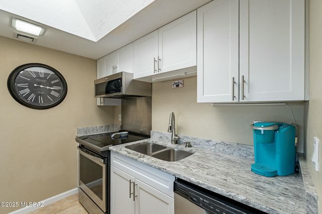 1393 W Desert Hills Drive, Green Valley, AZ 85622