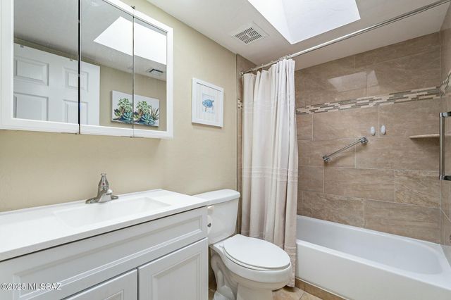 1393 W Desert Hills Drive, Green Valley, AZ 85622