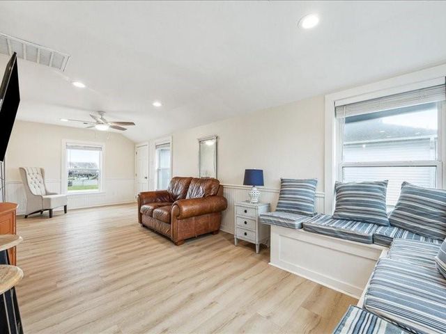 85 Bayou Vista Drive, Hitchcock, TX 77563