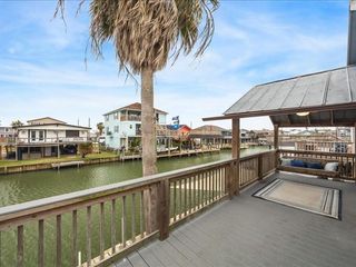 85 Bayou Vista Drive, Hitchcock, TX 77563