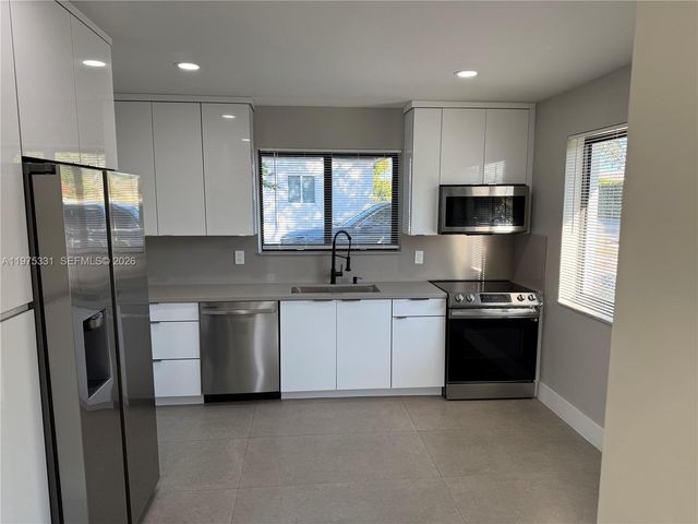 3275 SW 27th St 3275, Miami, FL 33133