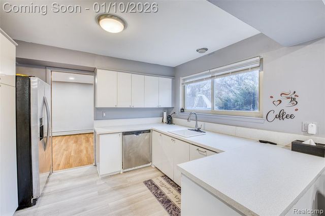 2738 Berry Drive, Bloomfield Hills, MI 48304