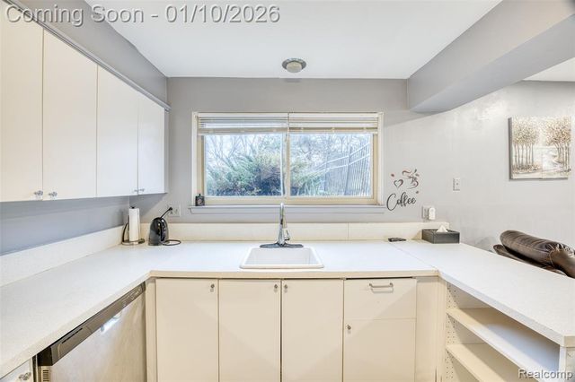 2738 Berry Drive, Bloomfield Hills, MI 48304