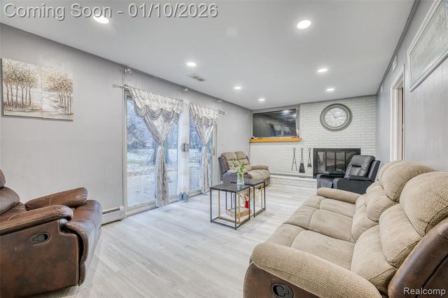 2738 Berry Drive, Bloomfield Hills, MI 48304