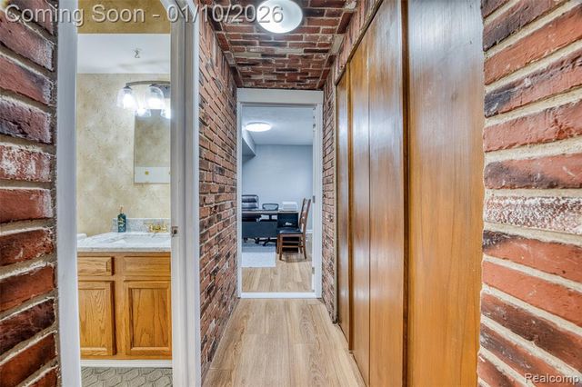 2738 Berry Drive, Bloomfield Hills, MI 48304