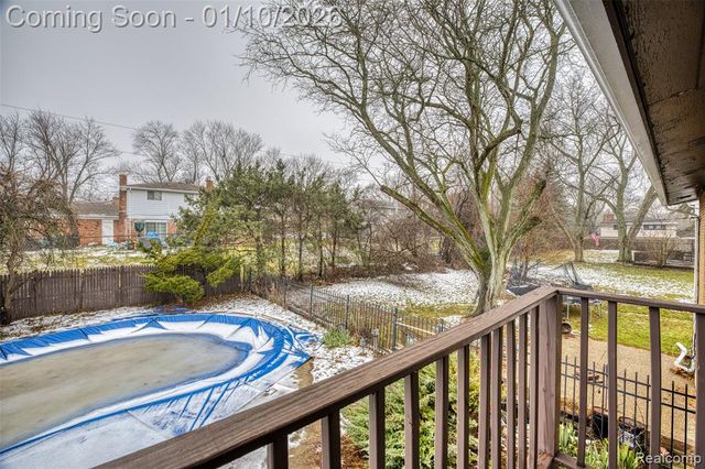 2738 Berry Drive, Bloomfield Hills, MI 48304