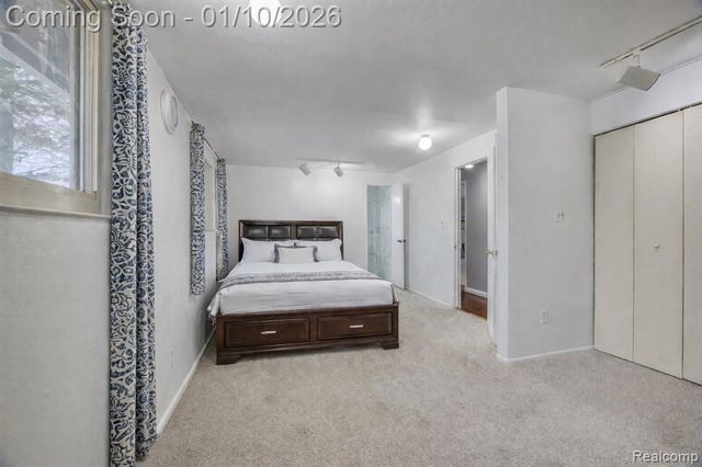 2738 Berry Drive, Bloomfield Hills, MI 48304