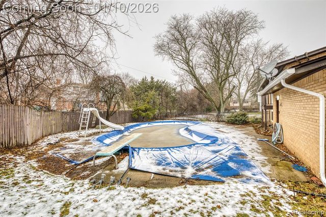 2738 Berry Drive, Bloomfield Hills, MI 48304