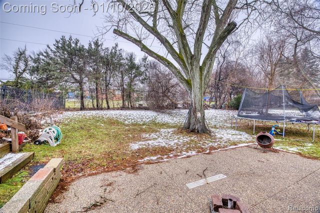 2738 Berry Drive, Bloomfield Hills, MI 48304