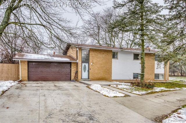 2738 Berry Drive, Bloomfield Hills, MI 48304