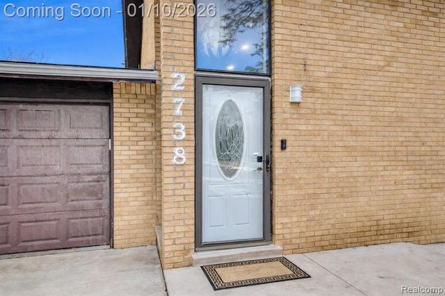 2738 Berry Drive, Bloomfield Hills, MI 48304